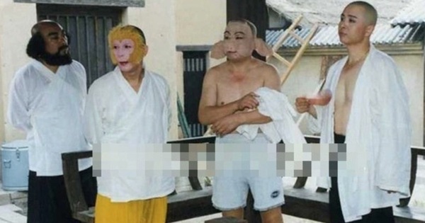 Hậu trường 