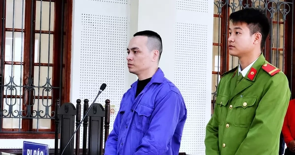 Người cha bật khóc ở tòa, nghẹn lòng hỏi con trai: ‘Sao không làm nghề chân chính?’