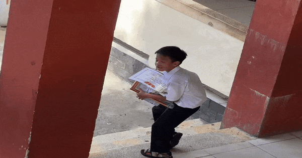 Video ngày bế giảng của học sinh tiểu học khiến nhiều người đồng cảm: 