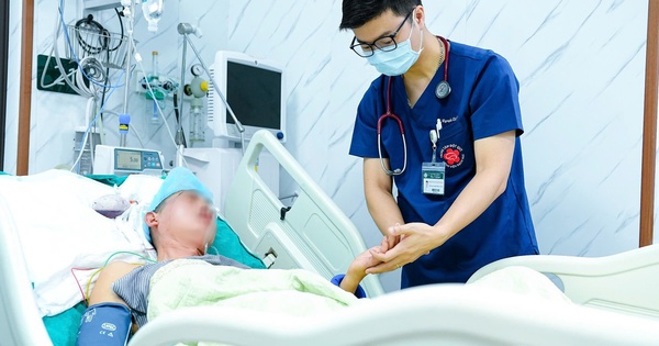 Bác sĩ BV Bạch Mai cảnh báo nguy cơ đột quỵ do tắm ngay sau khi đi nắng