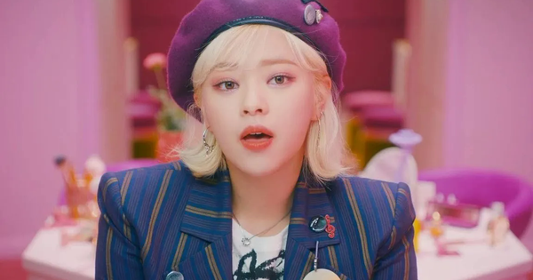 Jeongyeon gây chú ý với diện mạo khỏe khoắn trong chuyến lưu diễn của TWICE