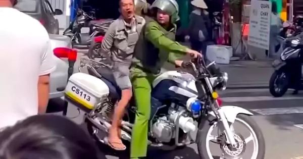 Cầm dao quắm vào trường tìm giáo viên nghi 