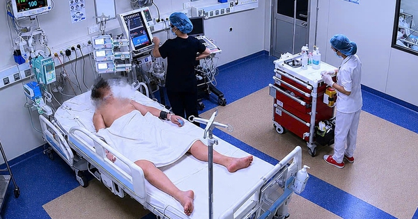 Bé trai 13 tuổi phải thở máy 3 ngày do nhiễm não mô cầu nặng: Bố mẹ hối hận vì không làm 1 việc