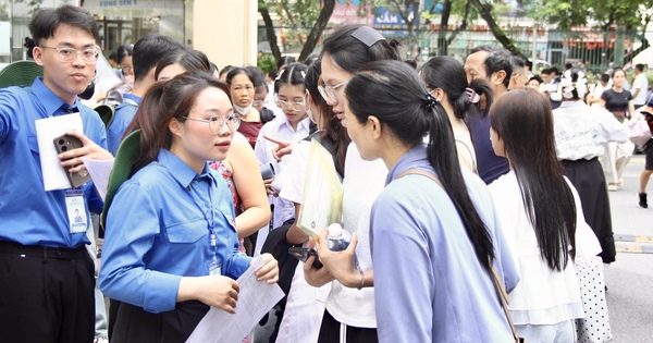 Sáng nay, gần 125.000 thí sinh Hà Nội làm thủ tục thi lớp 10 công lập
