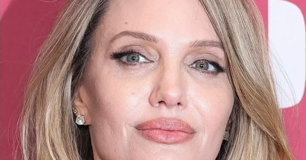 Brad Pitt giành lại lợi thế từ Angelina Jolie