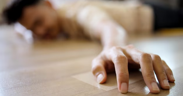 Người đàn ông 39 tuổi nguy kịch, bác sĩ chỉ thẳng 3 thói quen “cực độc” nhiều người đang lặp lại mỗi đêm