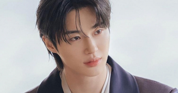 Byeon Woo Seok dành 2 năm để đi thụt lùi