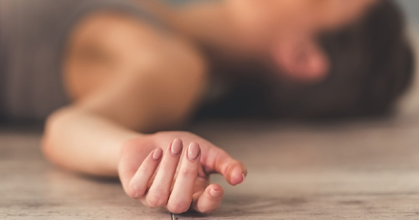 Người phụ nữ nguy kịch sau khi uống nước theo cách 
