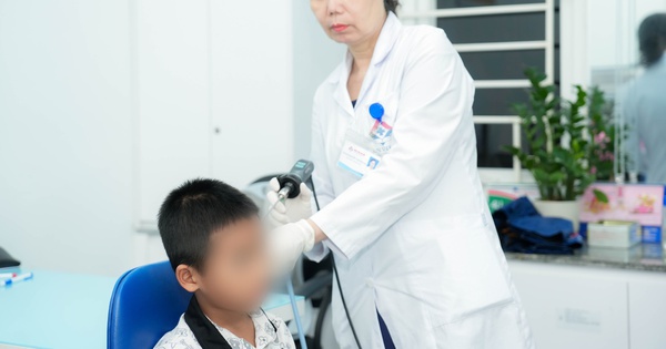 Đi bơi mùa hè nhiều trẻ nhập viện vì viêm tai, bác sĩ khuyên cha mẹ nên tránh điều này