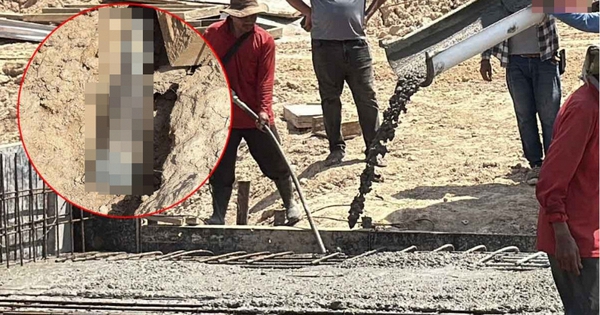 Đang đứng cạnh xe trộn bê tông, thợ hồ bỗng phát hiện thứ rơi ra bên dưới: Vừa nhìn kỹ đã vội tháo chạy