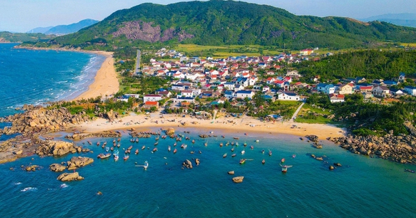Bãi biển miền Trung hoang sơ được chủ tịch tỉnh đăng lên Facebook: 