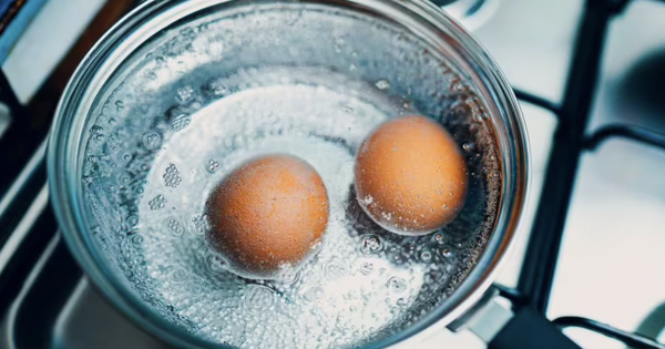 Luộc trứng mà thêm thao tác này, vỏ không bao giờ nứt, hương vị ngon hơn hẳn