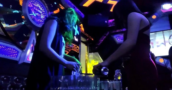 Đặt chốt cửa bên trong phòng hát karaoke sẽ bị phạt 30 triệu đồng