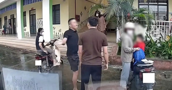 Phụ huynh hung hăng tát shipper giao thực phẩm tại sân trường mầm non