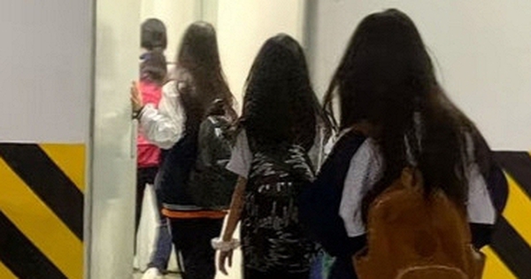 Bức ảnh đang khiến hội phụ huynh Việt Nam cười lăn lộn, đố bạn biết vì sao!