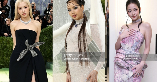 Ngay lúc này ở Met Gala: Bộ 3 BLACKPINK đã xuất hiện, đợi mỗi Jennie nữa để chụp khung ảnh tạo cơn sốt toàn cầu