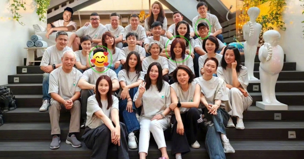Soi ảnh mới của Triệu Vy: Lộ người từng thầm thương cô nhiều năm, HỌC VẤN đáng nể bất chấp ồn ào