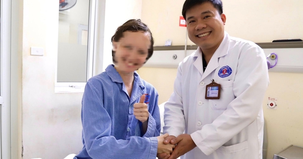 Bệnh nhân người Nga tự đi lại sau mổ u não 7 ngày