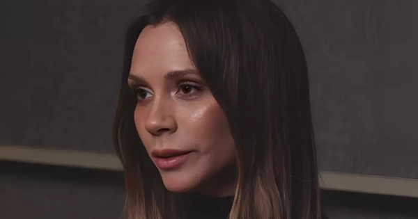 Victoria Beckham đáp trả cáo buộc của con trai