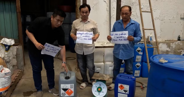 Phát hiện Giám đốc công ty sản xuất thực phẩm có hành vi lạ, công an Việt Nam lập tức theo dõi