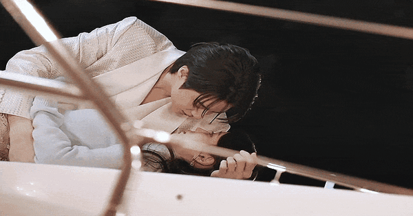 7 phân cảnh ngọt hơn đường trong Perfect Crown: Byeon Woo Seok liên tục tung thính, IU làm sao đỡ nổi