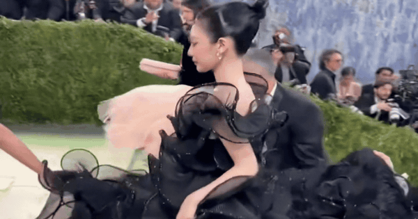 Thêm 1 đại mỹ nhân vạ lây vì Lisa (BLACKPINK): Từ khoá “xem thoát y” leo top 1 cả nước, không sợ bị cấm sóng sao?
