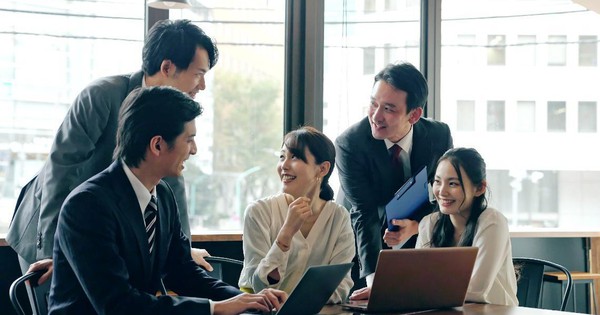 Nhân viên đi làm 490 năm mới kiếm được lương bằng sếp làm 1 năm