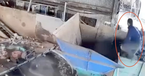 CLIP: Một công nhân bị cuốn vào máy xay, tử vong thương tâm