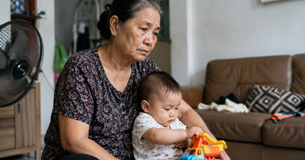 Bà ngoại than vãn: 