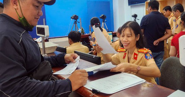 Cách đổi bằng lái xe ô tô, xe máy tại nhà mới nhất năm 2026