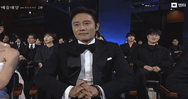 Viral nhất Baeksang 2026: Lee Byung Hun tỏ thái độ khi Son Ye Jin thắng giải thưởng lớn