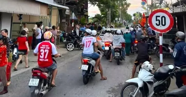 Nhóm thanh niên mang hung khí lao vào quán tấn công, khiến 1 người tử vong