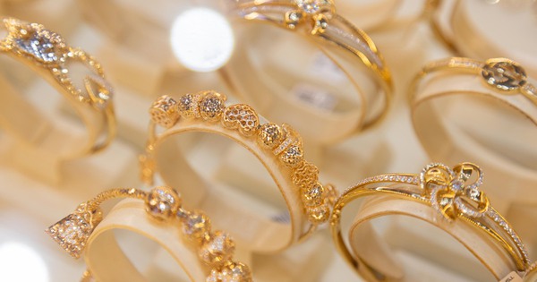 Giá vàng hôm nay 1/6: Tiếp tục đi ngang