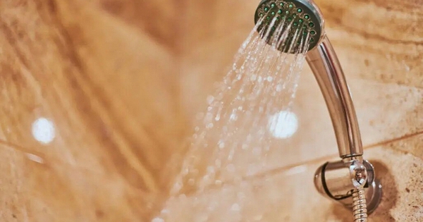 Tắm kiểu này vào mùa hè thực sự quá sức đối với não và tim