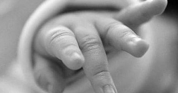 Bé gái 2 tuổi tử vong sau khi kêu đau họng, mẹ 