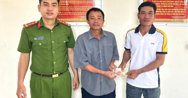Được công ty chuyển khoản 10 triệu đồng kèm nội du