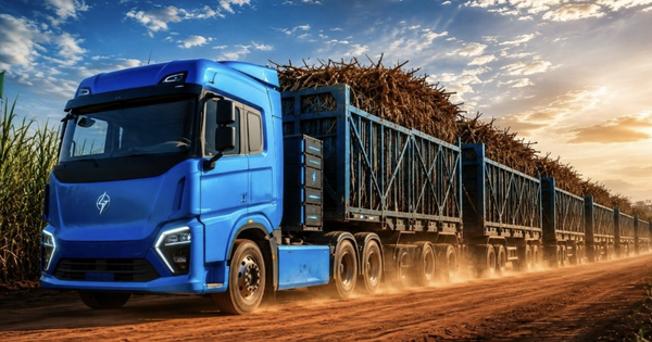 Phát hiện xe tải Trung Quốc di chuyển liên tục khô