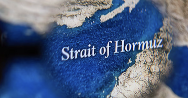 Iran tuyên bố đóng eo biển Hormuz