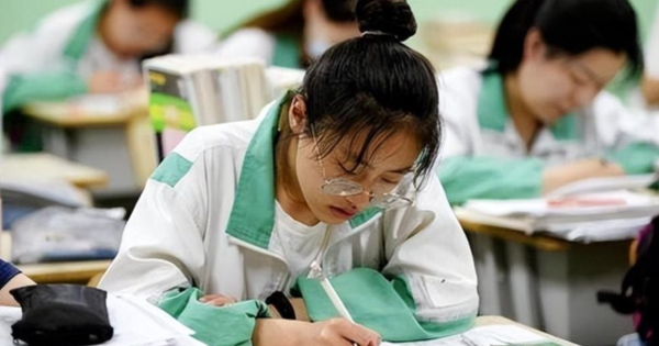Nữ sinh học giỏi nhất tỉnh nhưng ngủ gần hết giờ thi ĐH, vừa