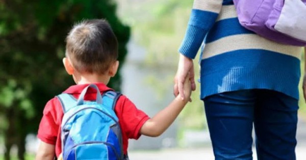 Giáo sư tâm lý nổi tiếng nói thẳng: Trẻ dưới 6 tuổi không nê