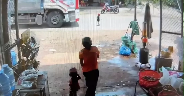 Chạy qua đường, bé trai 3 tuổi bị xe tải tông tử vong