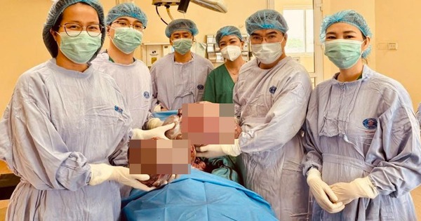 Nữ sinh 16 tuổi mang hai khối u buồng trứng gần 15kg