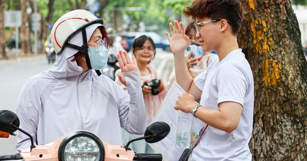 Tranh cãi đề Văn gọi Steve Jobs, Elon Musk là "nhà phát minh