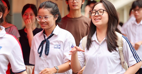 Đề tiếng Anh THPT 2026 không dễ hơn, phổ điểm vẫn được dự bá