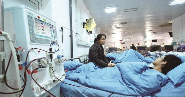 Nam thanh niên mới 28 tuổi đã mắc suy thận, người mẹ thở dài: “Tôi đã nhắc con đừng làm 3 việc này nữa”