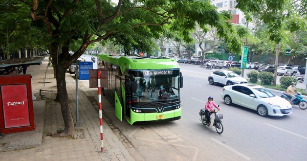 Sau 1 ngày triển khai, tuyến buýt 0 đồng Hà Nội - Hạ Long của Vingroup có thông báo đặc biệt