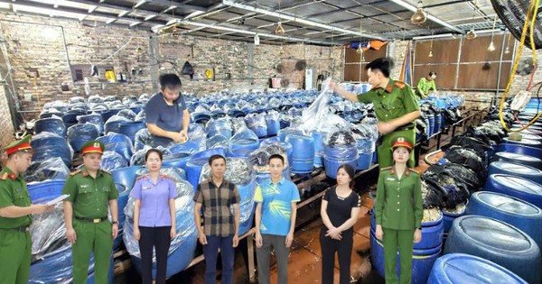 Ra lệnh bắt tạm giam chủ cơ sở sản xuất Lê Thị Hoan SN 1978