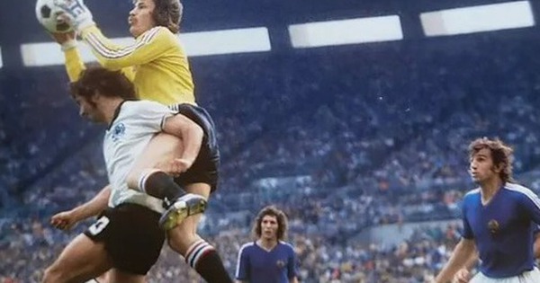 11 chuyện kỳ lạ nhất từng xảy ra trong World Cup