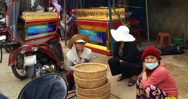 Độc lạ tiệm vàng nằm 