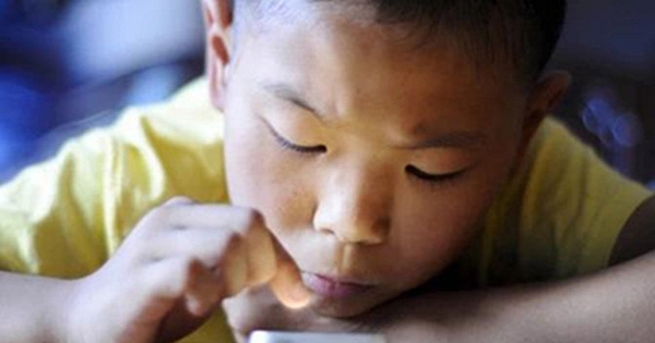 Em bé 5 tháng tuổi đã bị cận thị hơn 1000 độ, bác sĩ tiết lộ nguyên nhân khiến nhiều cha mẹ lo lắng